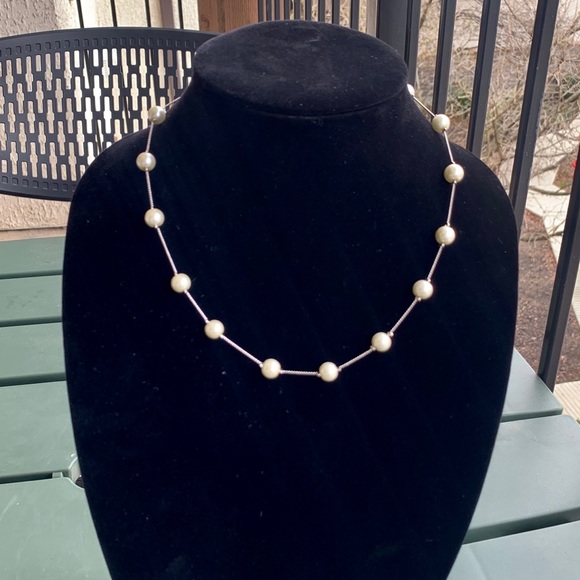 (NEW!) Delicate White Pearl String Necklace - Picture 2 of 6